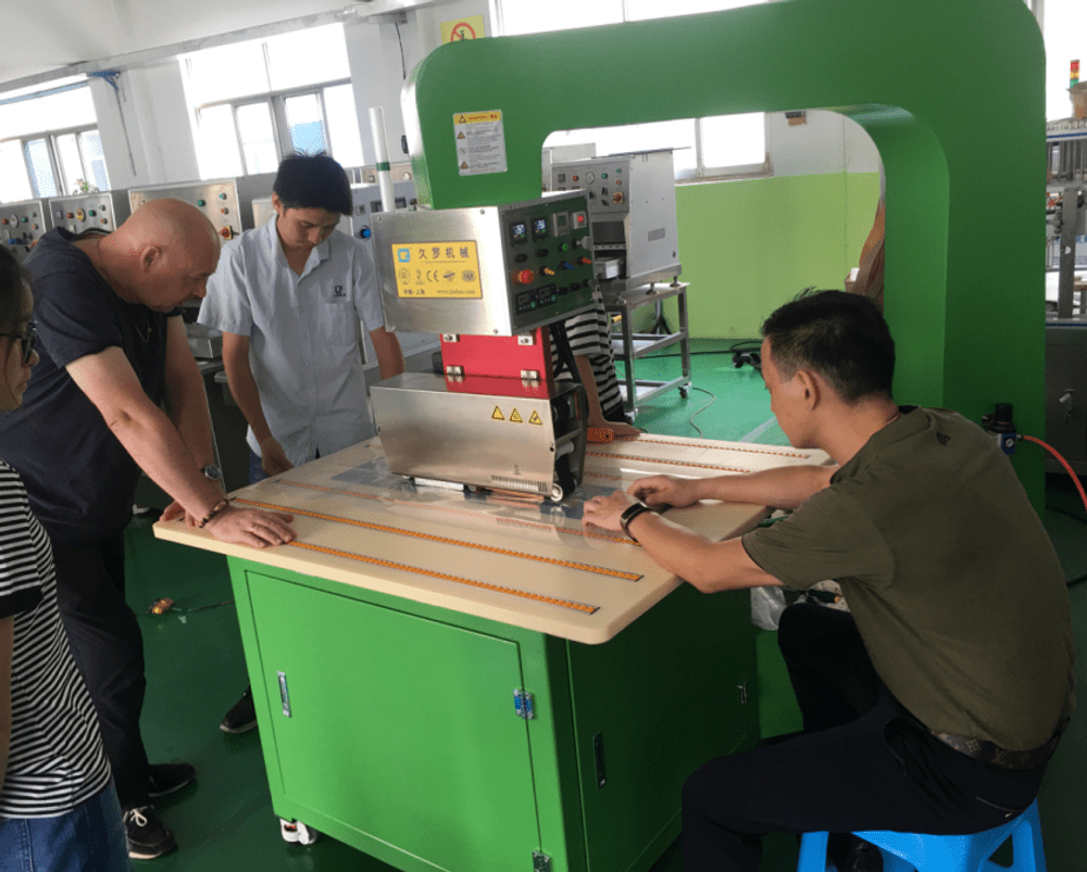 ETFE膜结构黄色软件绿巨人